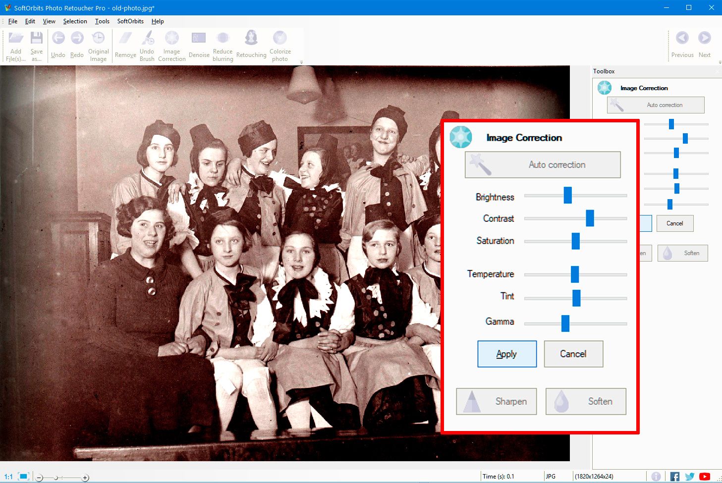 Select image correction in the Photo Retoucher program..
