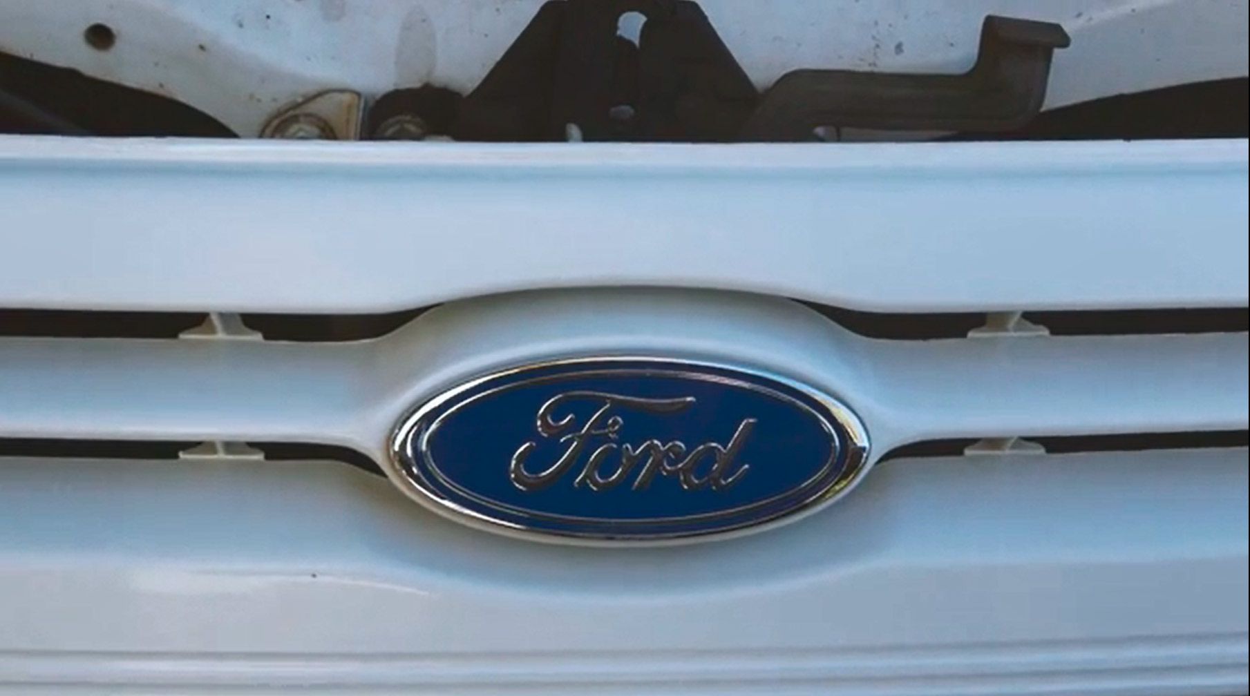 Source video with Ford logo..