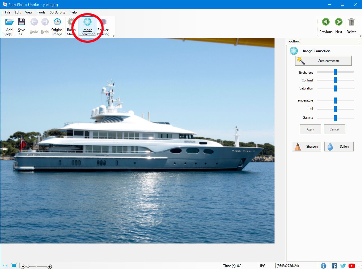 Select image correction options in the Easy Photo Unblur program..